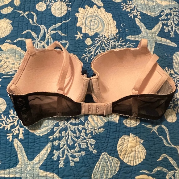 Victoria’s Secret - peachy pink/ black lace - 32D - Dream Angels lined Demi - Picture 2 of 5